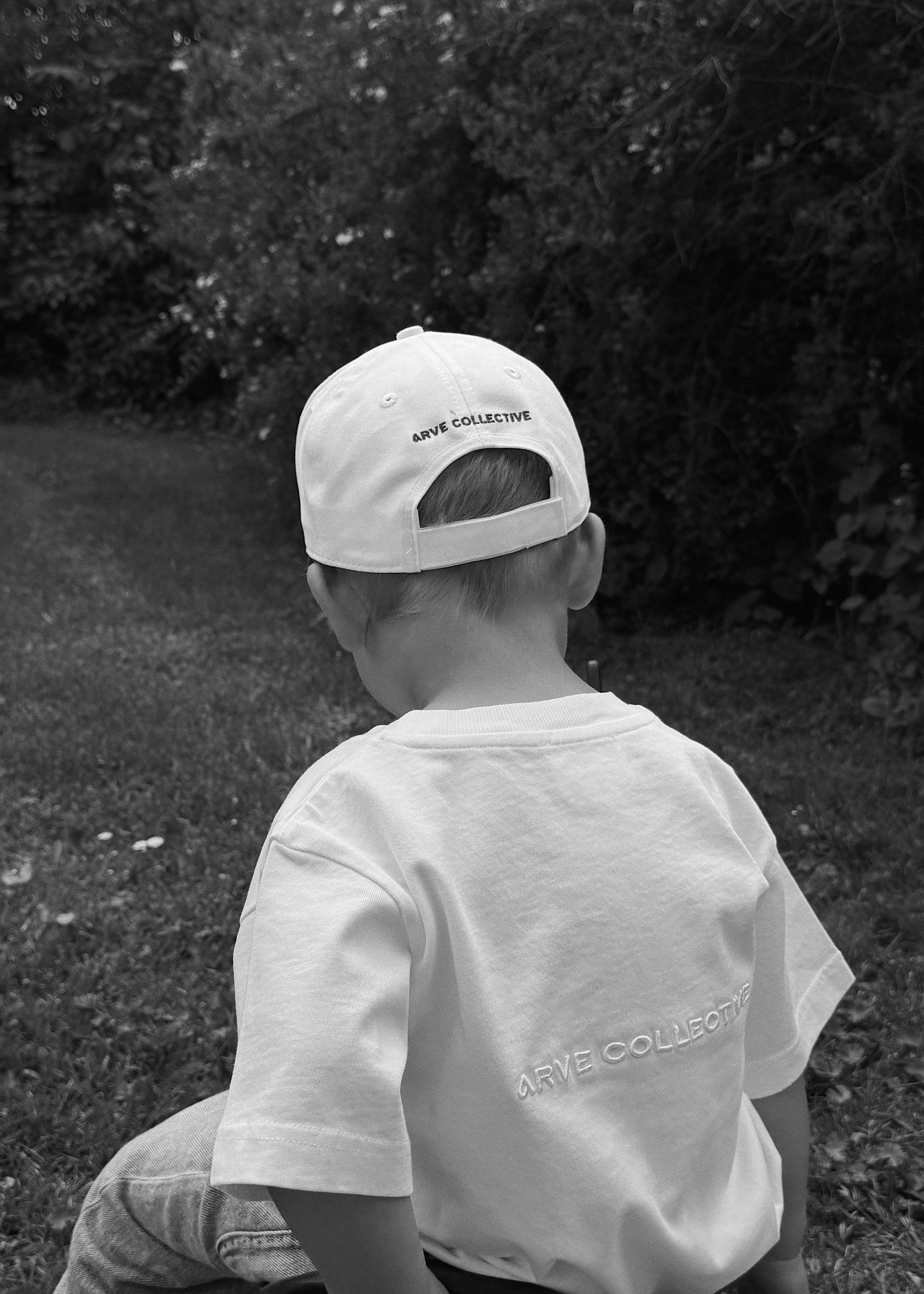 Kids cap with embroidery, structured front and adjustable velcro strap for ages 2 to 12. Designed to match the adult collection